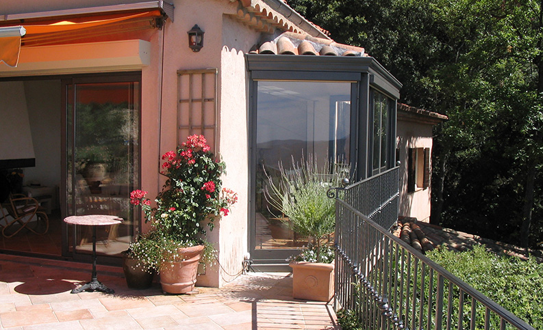 Véranda contemporaine pan cassé - photo12